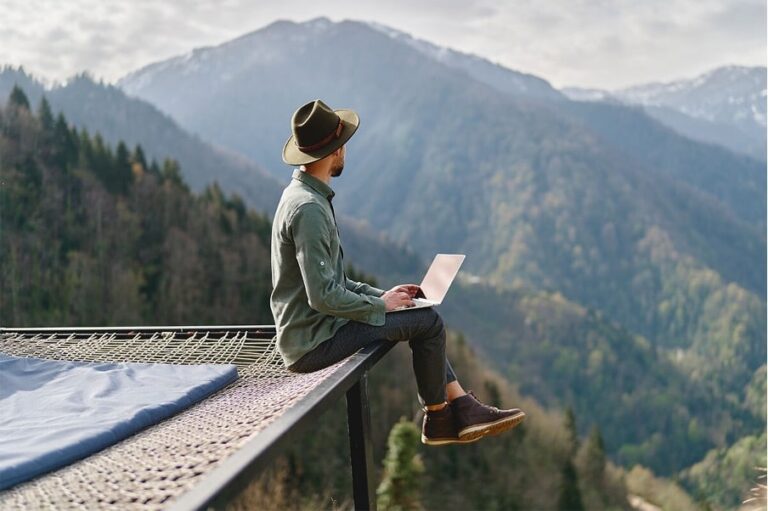 Digital nomad culture: The Modern Lifestyle Blending Work and Travel