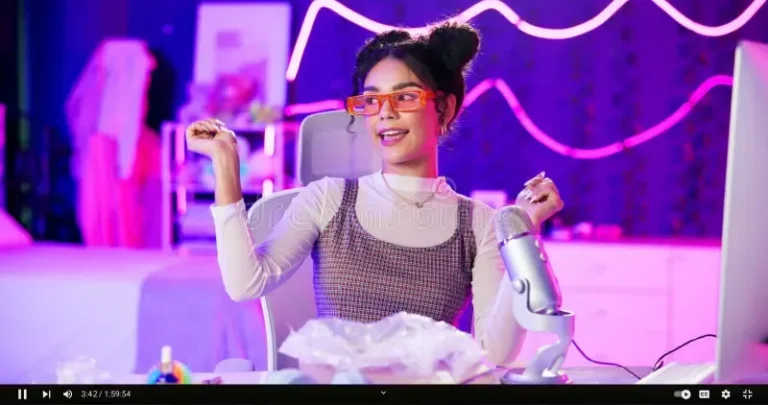 Influencer Late-Night Livestreams That Captivate Fans